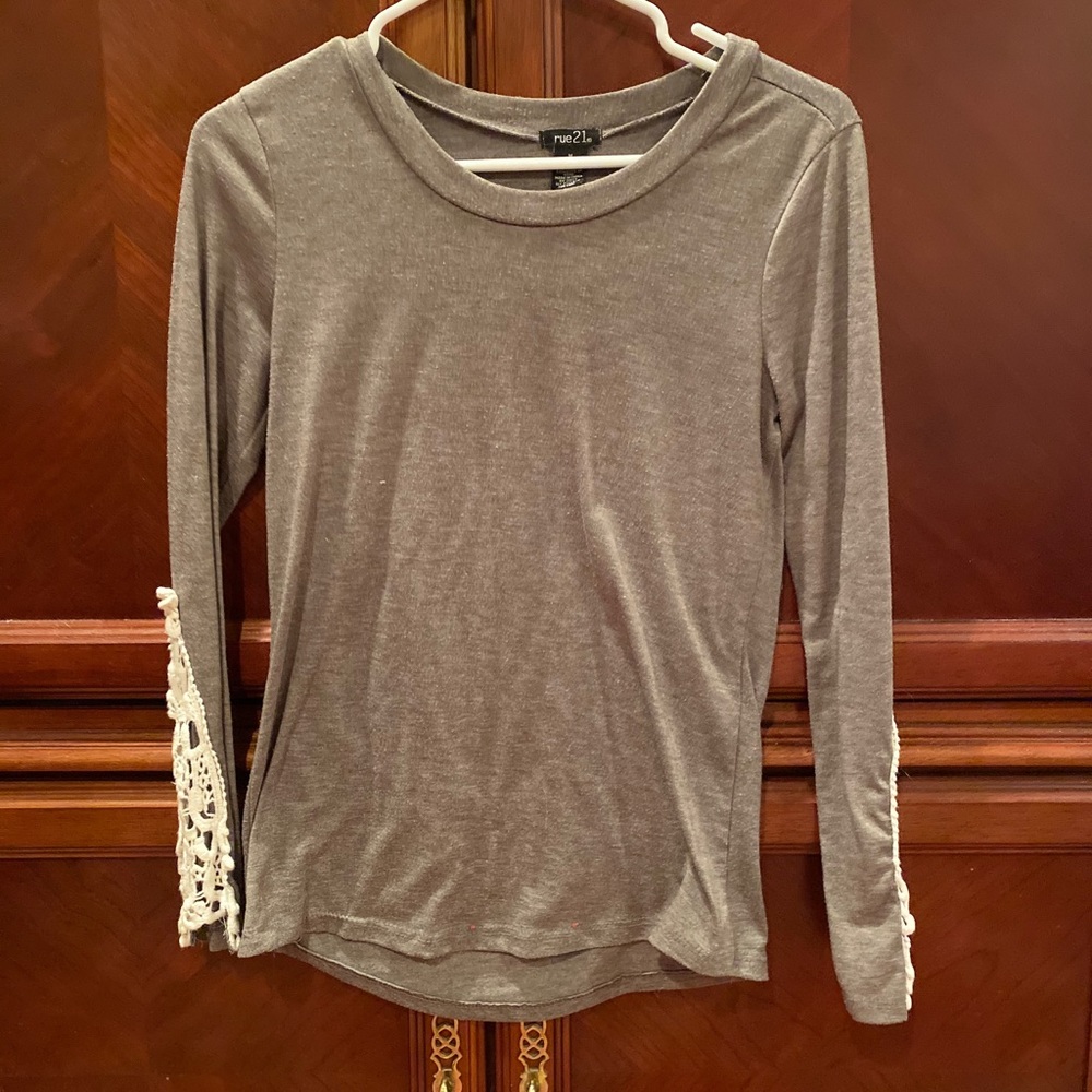 Gray Rue 21 Top